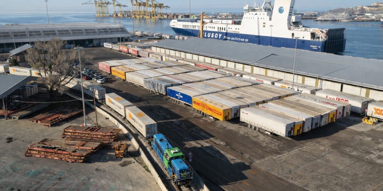 Nuovo shuttle ferroviario tra HHLA PLT Italy e Cervignano<h2 class='anw-subtitle'>Il servizio sarà gestito da duisport (socio di Interporto Trieste) per rafforzare network logistico verso Centro ed Est Europa</h2>