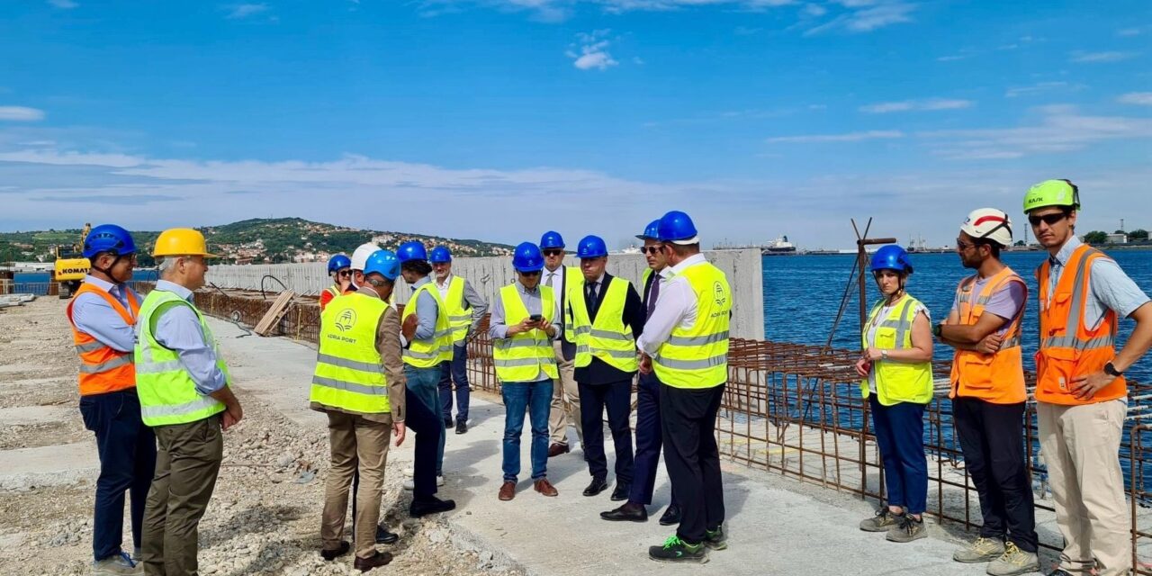 Porto di Trieste, visita di Ministero e Authority al terminal ungherese<h2 class='anw-subtitle'>Sopralluogo alle opere di banchinamento: procede la parte pubblica ma c'è attesa per gli investimenti privati</h2>