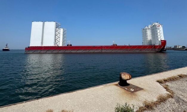 BOABARGE 38 a Chioggia per imbarcare le maxi gru di Fincantieri