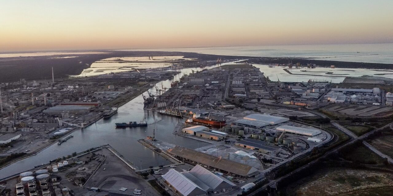 Il porto di Ravenna completa i progetti PNRR per 60 milioni<h2 class='anw-subtitle'>Ultimati nove interventi: transizione energetica, digitalizzazione, cybersecurity e sostenibilità</h2>