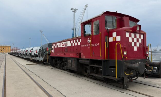 Fiume avvia il primo treno export per il traffico automotive